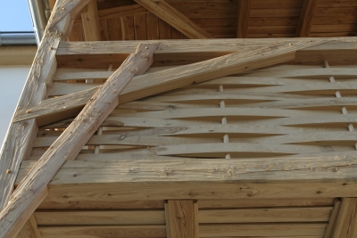 The Camphill area is in the center of the village in two original farms. One of them is a listed historical building. Therefore, traditional elements are used for additional constructions. Details of traditional carpentry joints were also used on the newly designed balcony.