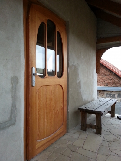 Goetheanistický design vstupních dveří do podkroví. Použité křivky vychází z terapeutického působení tvarů cassiniho křivky.
