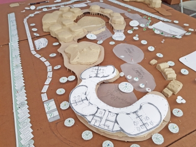 I attached an exact sketch of the floor plan to the shape of the kindergarten model and checked the dimensions. This floor plan was created in the previous stages of model creation, when we moved only the sketched sizes of classes on paper around the surface of the model and looked for their mutual relations.