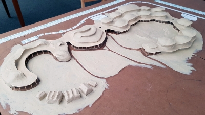 Part of the concept was to create a place for breeding small animals. At the bottom left you can see a group of small stables. They are arranged slightly in a semicircle. They complete the composition and visually close the inner gardens. During the participatory work, teachers and parents wanted the flow of shapes of all adjoining buildings to be like a horizontal figure eight with a free center. The whole floor plan composition of the area corresponds to this idea.